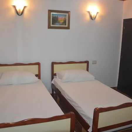 Hotel 97 *